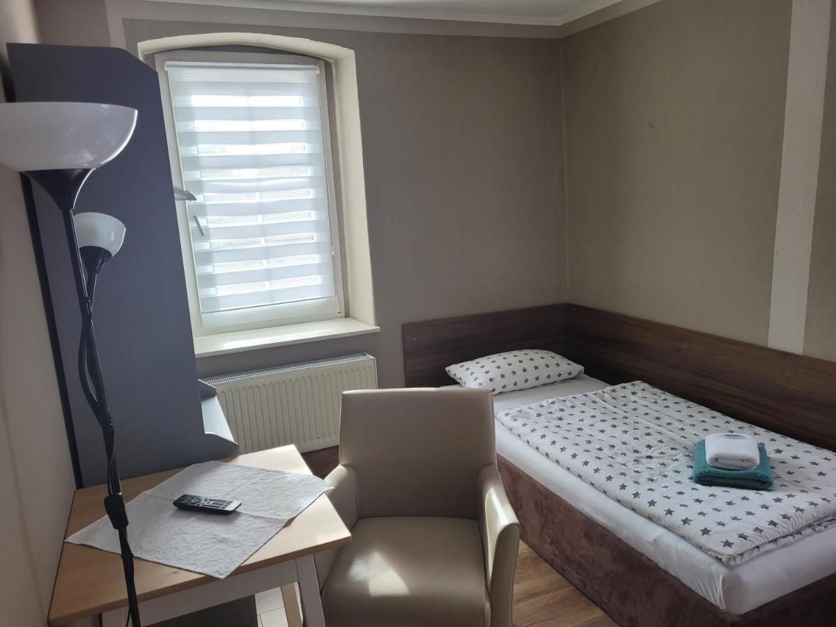 Hotel Und Pension Al Dente Nunchritz ภายนอก รูปภาพ